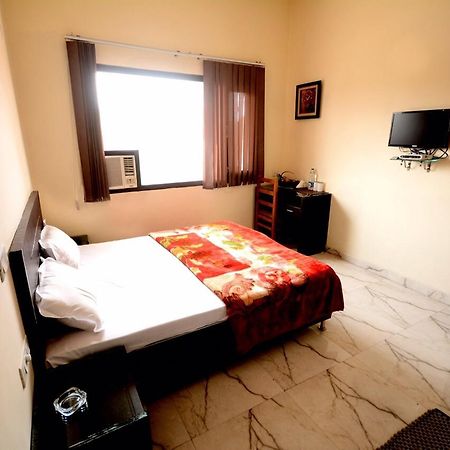 Hotel Mehra Inn 암리차르 외부 사진