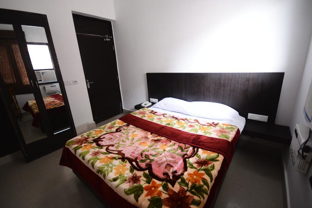 Hotel Mehra Inn 암리차르 객실 사진