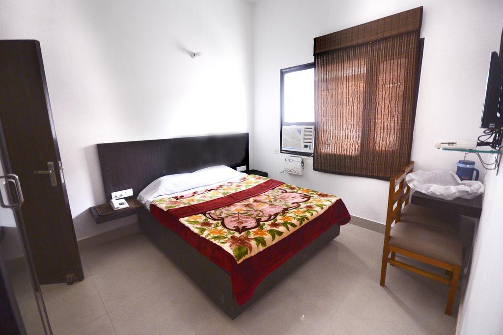 Hotel Mehra Inn 암리차르 외부 사진
