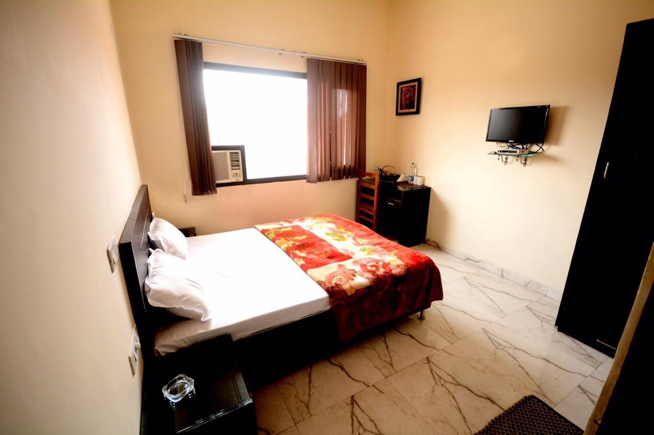 Hotel Mehra Inn 암리차르 외부 사진